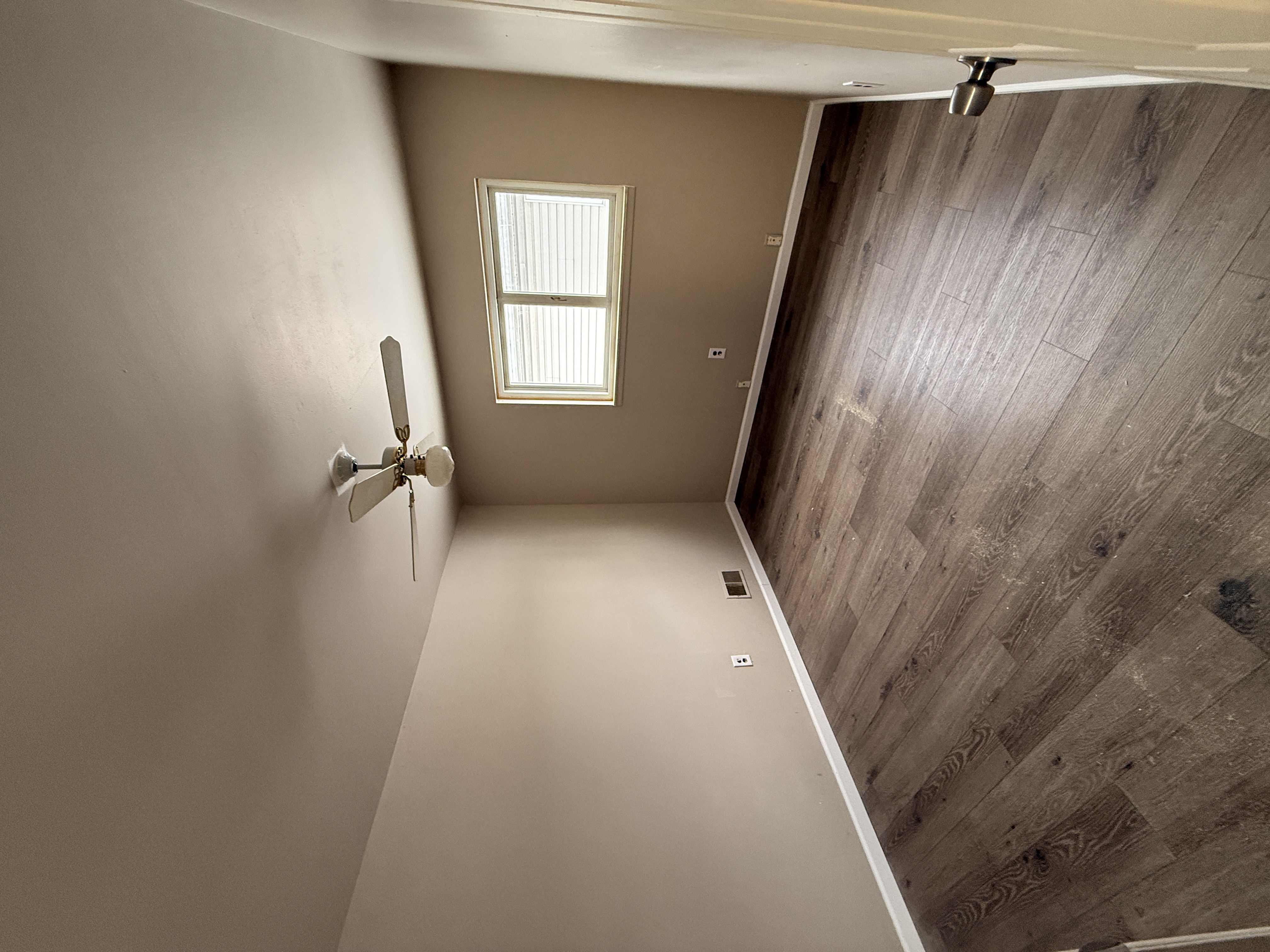 20795 Helle Ave. - Photo 8