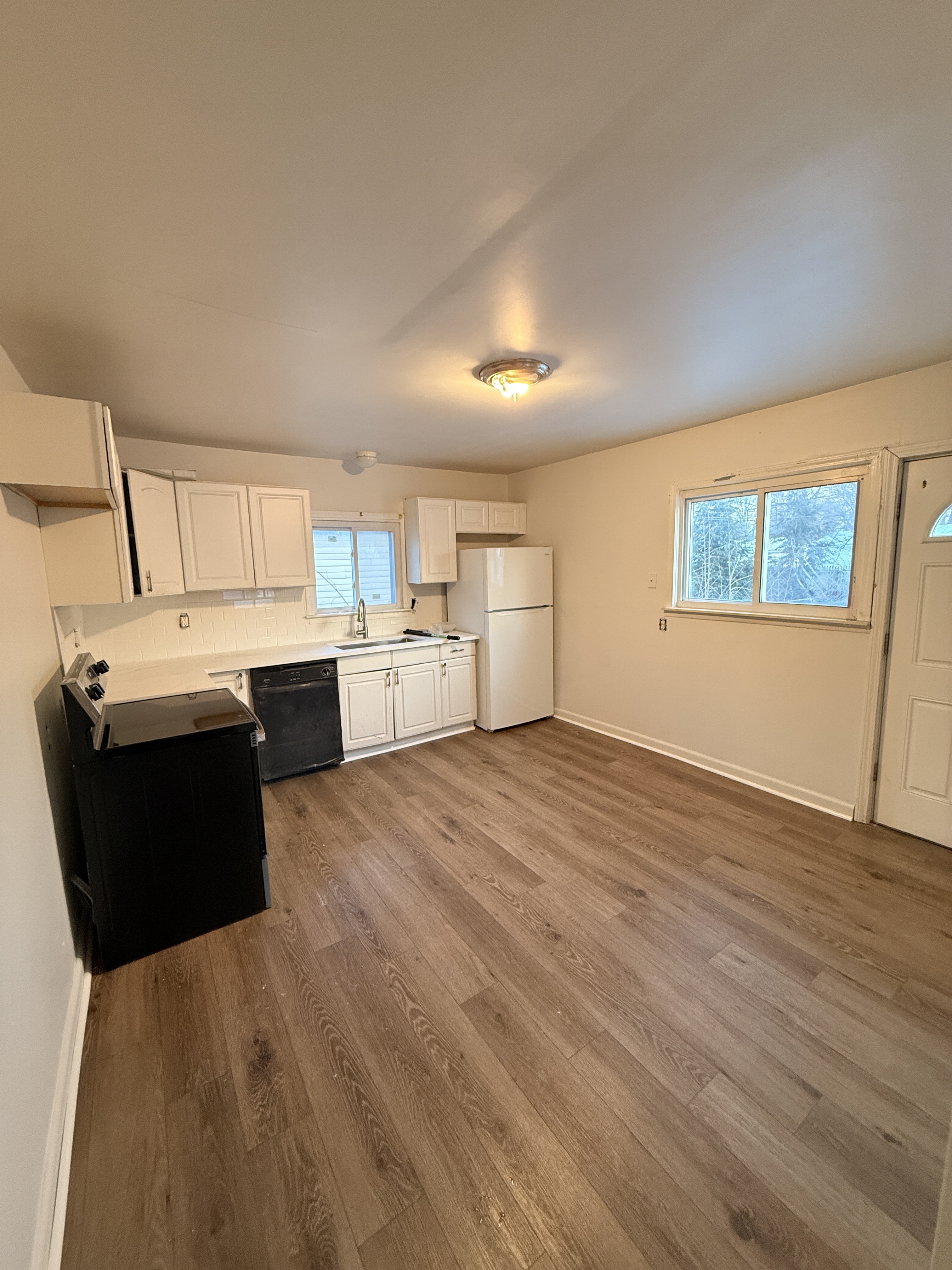 8468 Timken Ave - Photo 5