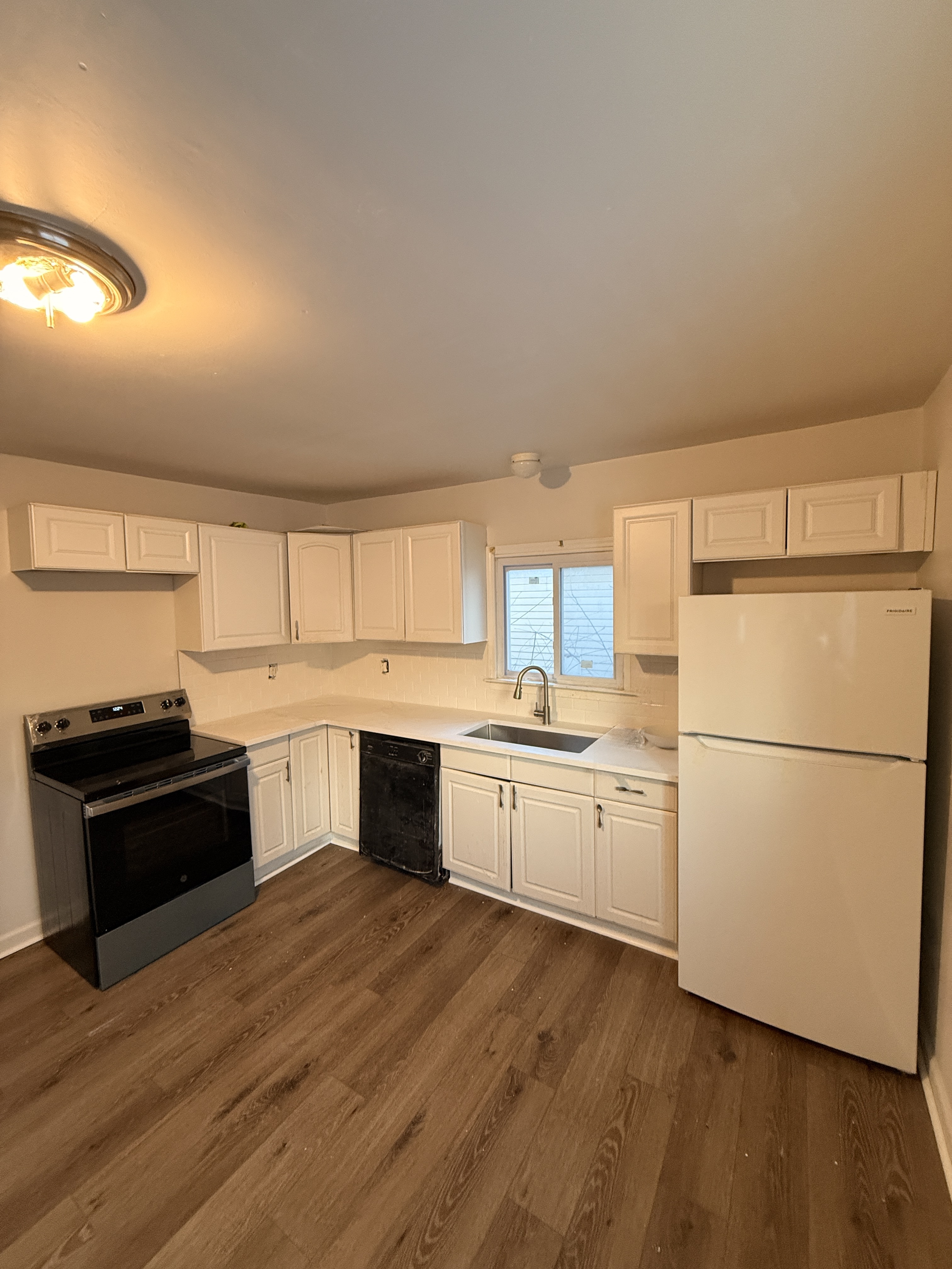 8468 Timken Ave - Photo 9