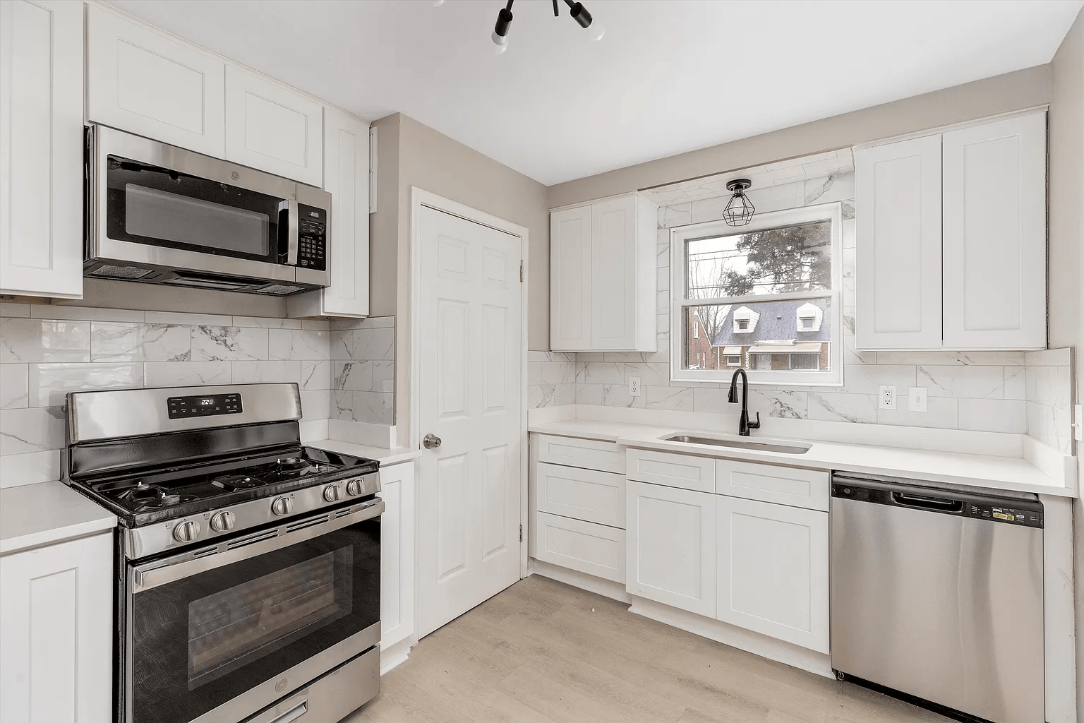 18900 Edgefield St - Photo 3